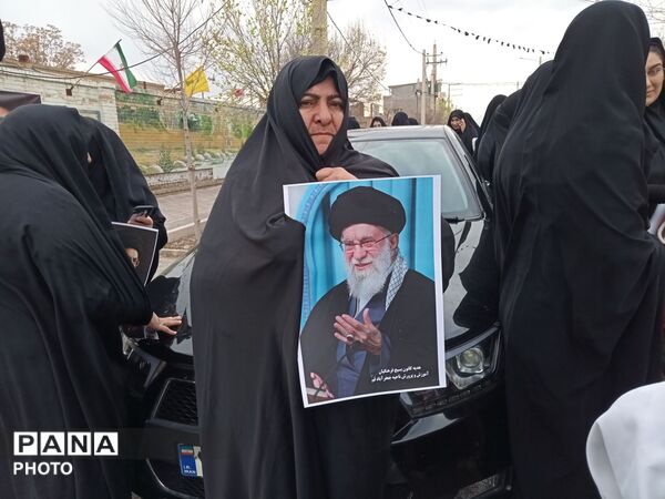 قیام معلمان و دانش‌آموزان شهرستان جعفرآباد برای خونخواهی امام شهید