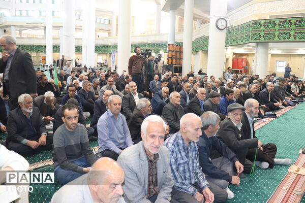 تجلیل از ایثارگران فرهنگی و پرسش و پاسخ در مصلی زنجان