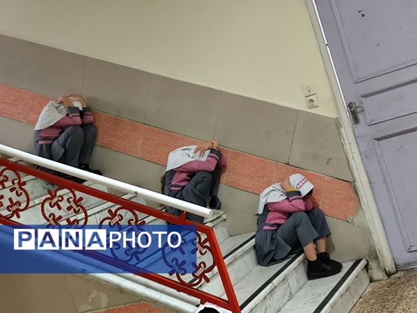 بیست و ششمین مانور زلزله و ایمنی در دبستان شهید تیمور فروغی 