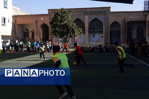 المپیاد ورزشی در دبستان شاهد حیات ناحیه 3 شیراز