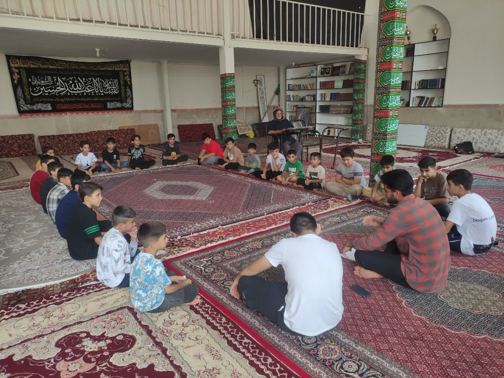 کلاس‌های قرآن کریم در مسجد امام علی (ع) ده‌محسن 