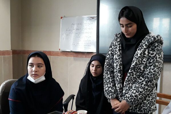 رقابت دانش‌آموزان منتخب در انتخابات منطقه‌ای شورای دانش‌آموزی بهارستان دو