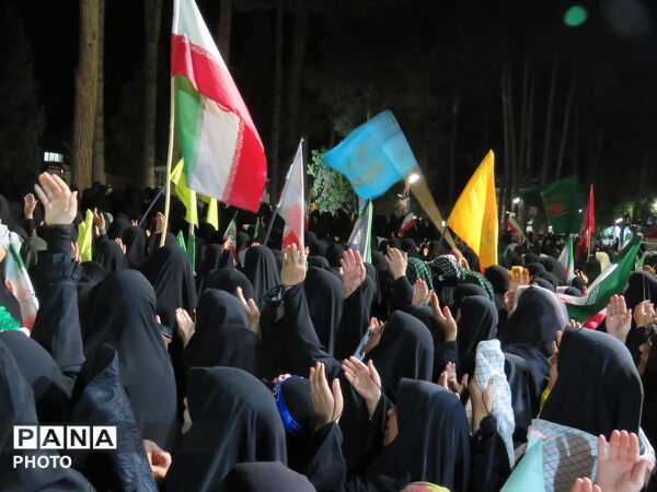 رژه دختران جان فدا همزمان با سراسر کشور در شهرستان خلیل آباد 