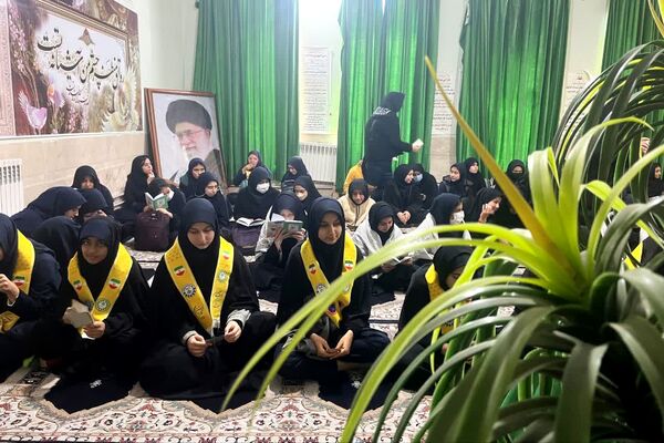 برگزاری مراسم یادواره شهدا در آموزشگاه شاهد 16