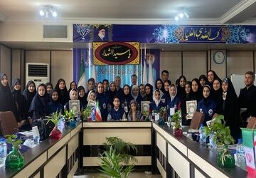 نشست صمیمی و تقدیر دانش‌آموزان خبرنگاران پانا شهریار با حضور مدیر آموزش و پرورش شهرستان