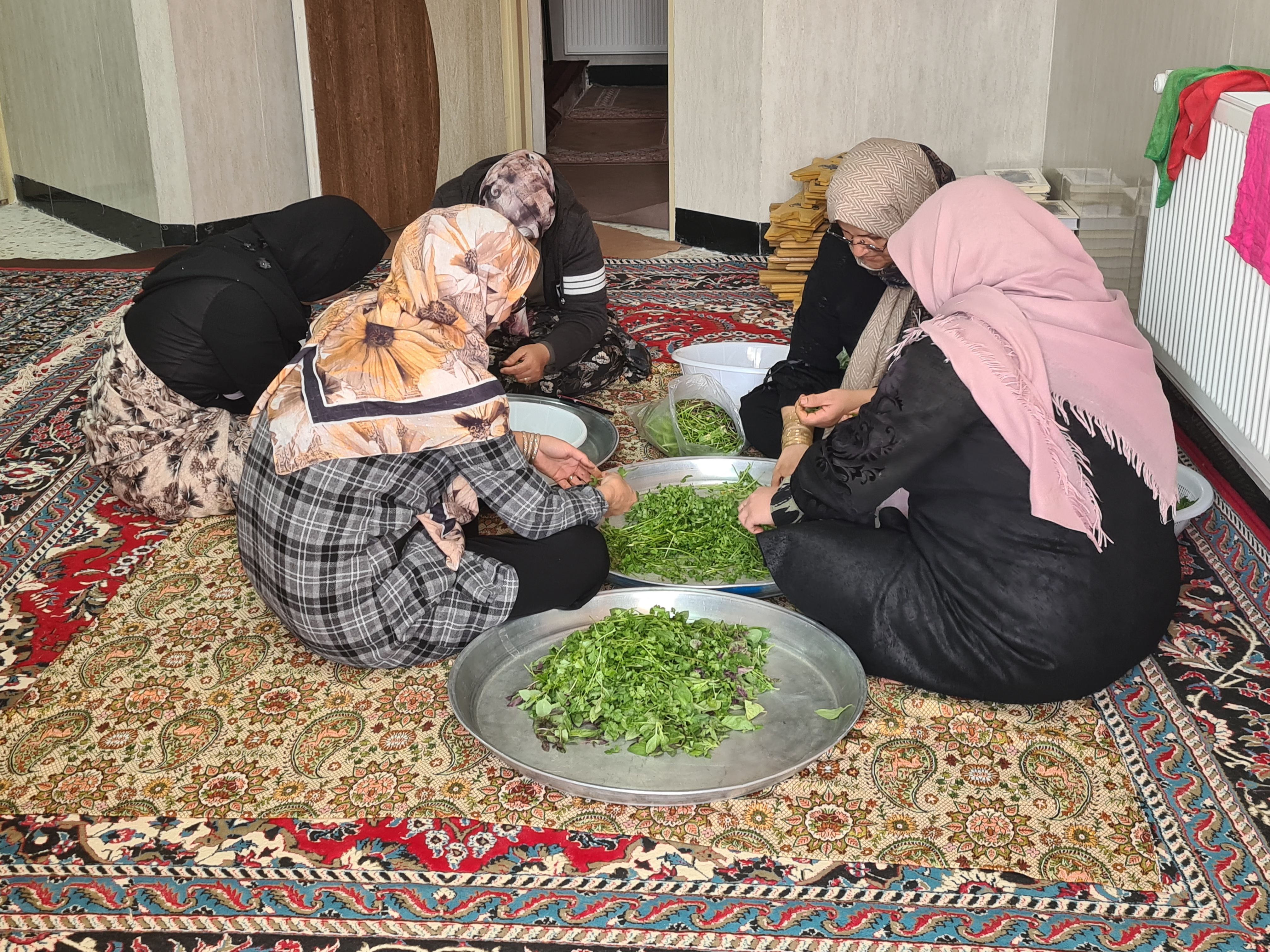 محفل انس با قرآن کریم در دبیرستان دخترانه شهدای زیارت 