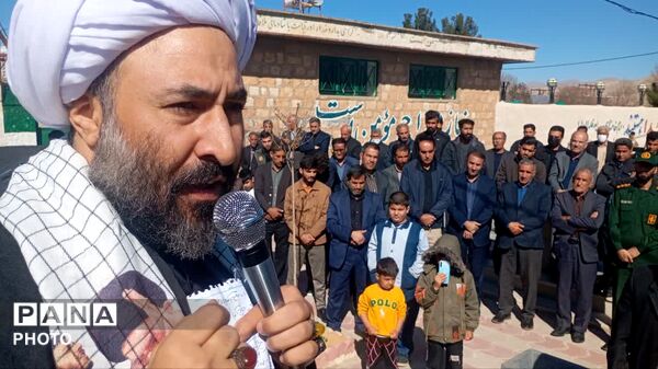 حضور گسترده مردم و مسئولان در فراق رهبر شهید انقلاب اسلامی ایران