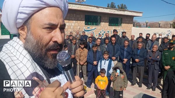 حضور گسترده مردم و مسئولان در فراق رهبر شهید انقلاب اسلامی ایران