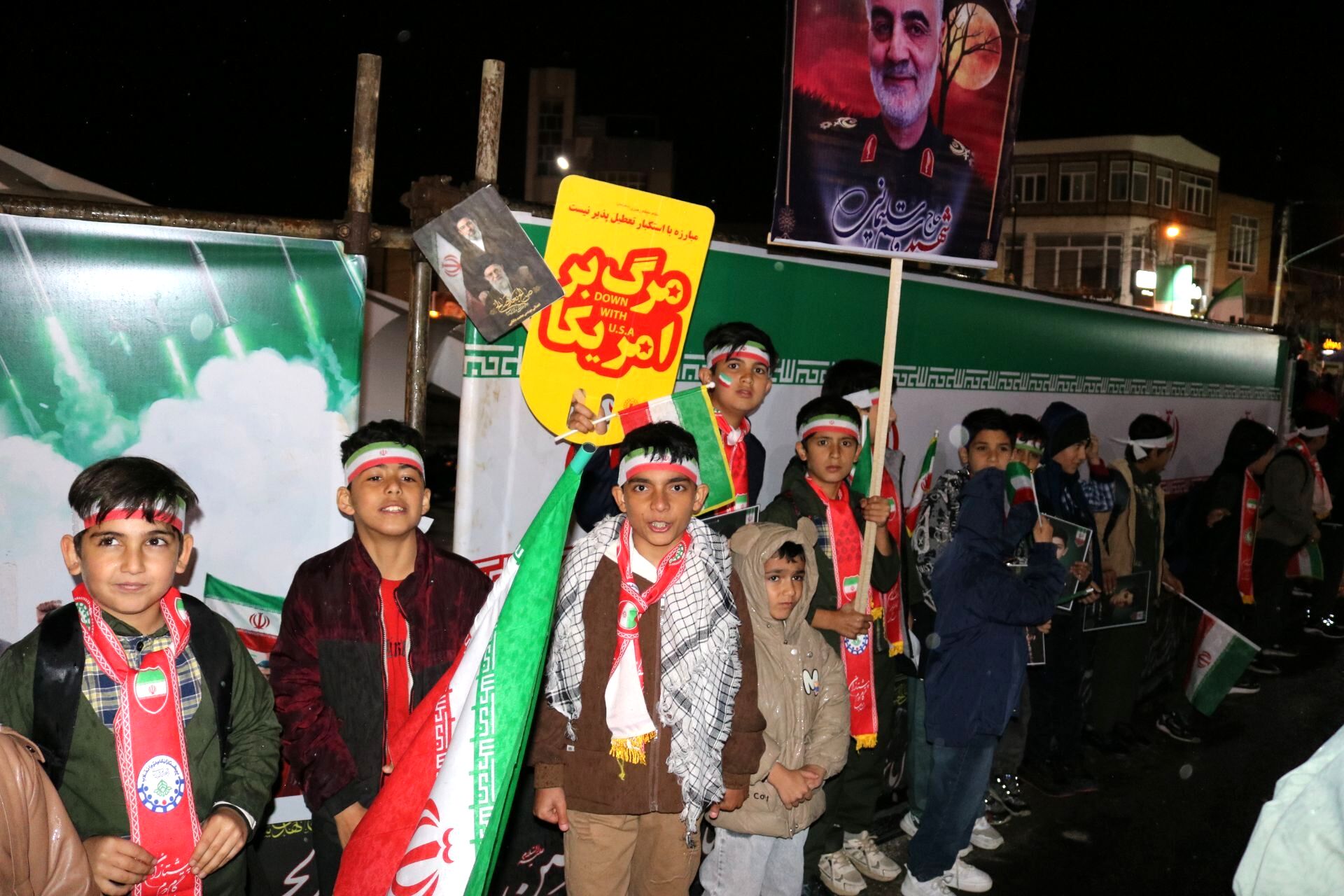 دانش‌آموزان پای کار وطن