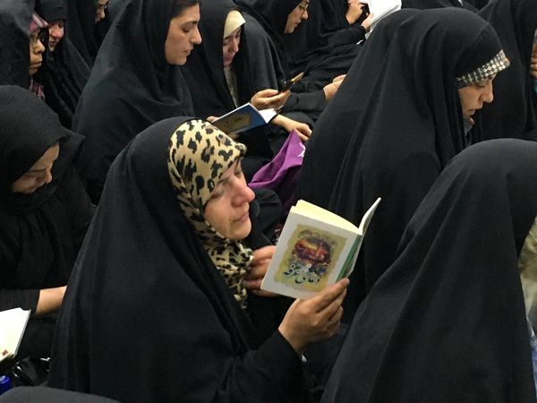 برپایی مراسم دعای عرفه در گلستان شهدای اصفهان