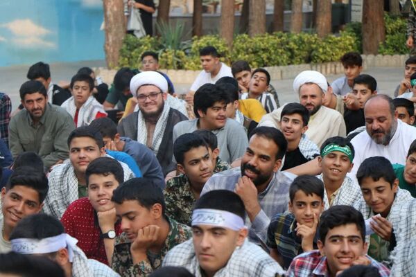 پویندگان پسر دوره ولایت (ایرانیوم ) در گلستان شهدای اصفهان 