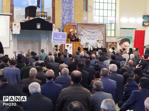 حضور دانش آموزان دبیرستان نمونه آیت الله خامنه ای در مراسم گرامیداشت رهبر معظم انقلاب اسلامی