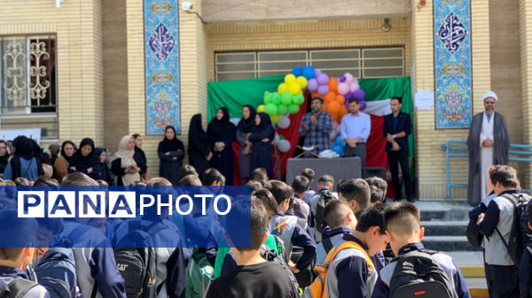 زنگ مهر و زنگ نماز دبستان معلم شهر آشخانه 