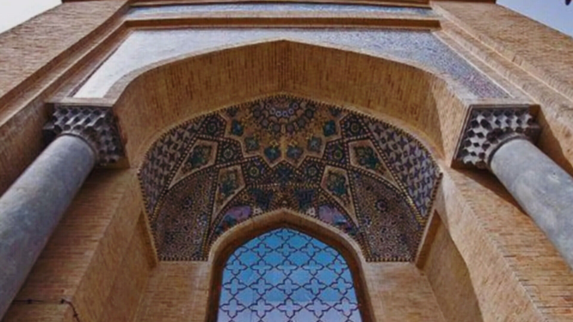 سفر به قلب تپنده‌ی تاریخ و آموزش ایران