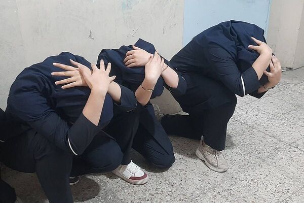 بیست و هفتمین مانور سراسری زلزله و ایمنی در دبیرستان دخترانه فرزانگان شهرقدس با شعار  مدرسه ایمن‌، جامعه تاب آور 