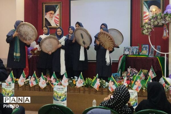 گرامیداشت هفته پیوند اولیا و مربیان در دبیرستان راضیه شکرایی ناحیه دو شهرری 
