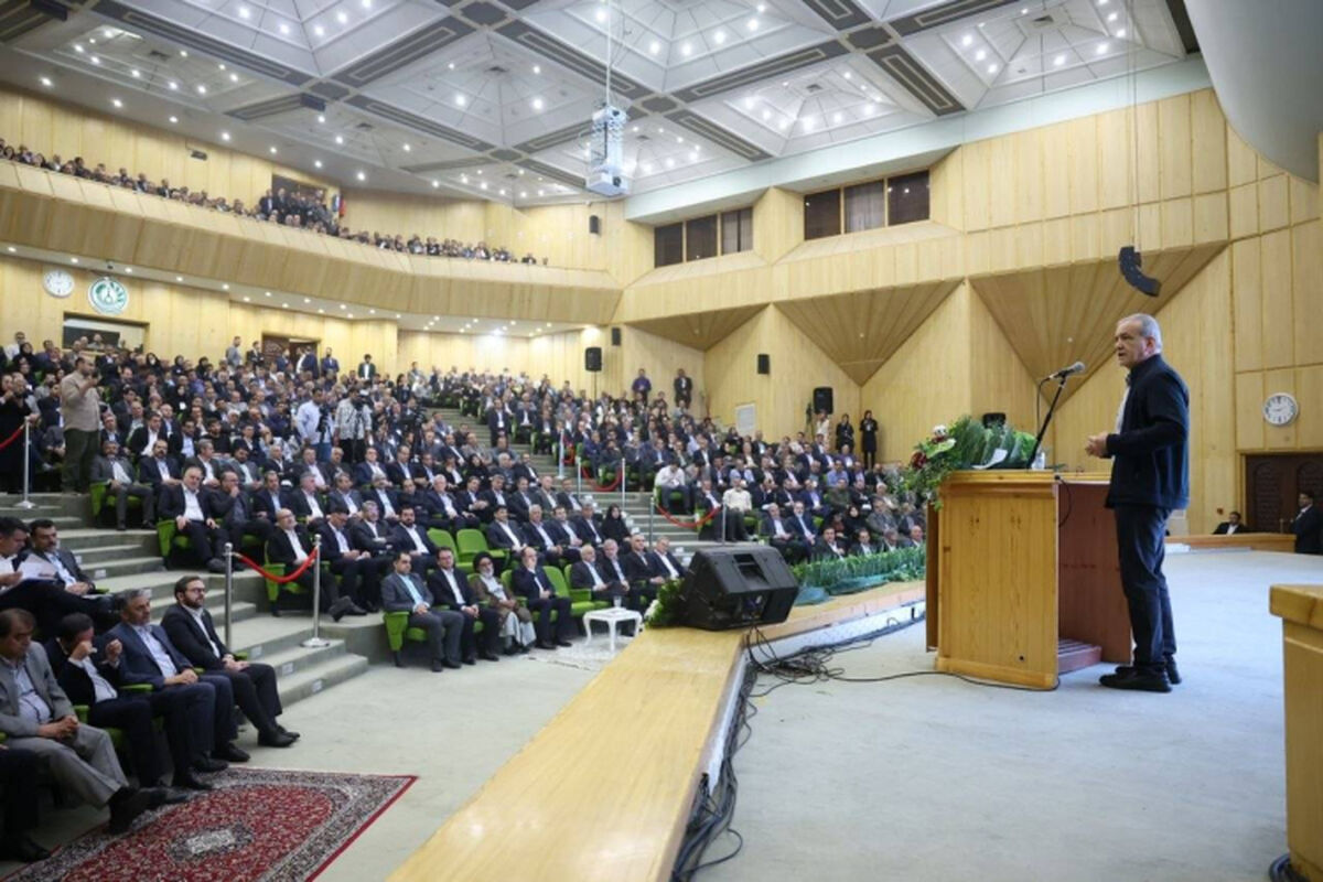 اگر دست به دست یکدیگر بدهیم، هیچ‌گاه نمی‌توانند ما را تحریم کنند/ بیایید به‌دنبال بهترین‌شدن حرکت کنیم