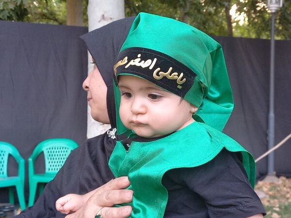  مراسم شیرخوارگان حسینی در باغ فردوس استان اصفهان