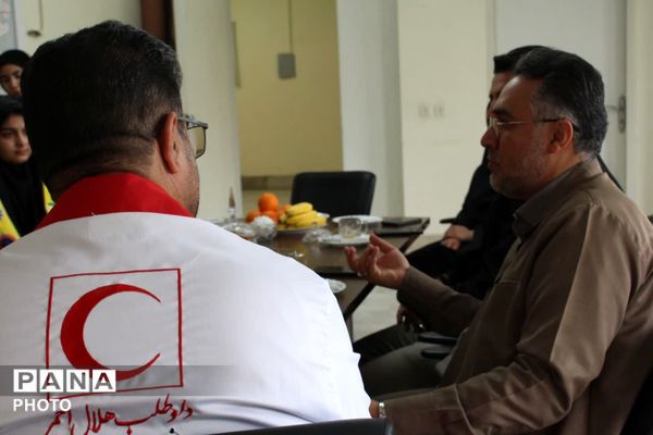 دیدار مدیر آموزش و پرورش ناحیه یک با رئیس جمعیت هلال‌احمر در هفته هلال‌احمر