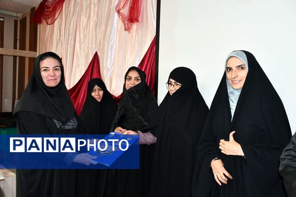 جشن ستارگان آموزش و پرورش مه‌ولات