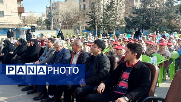 آیین نواختن زنگ هوای پاک در دبستان شریعه افشار‌نژاد ناحیه ۶