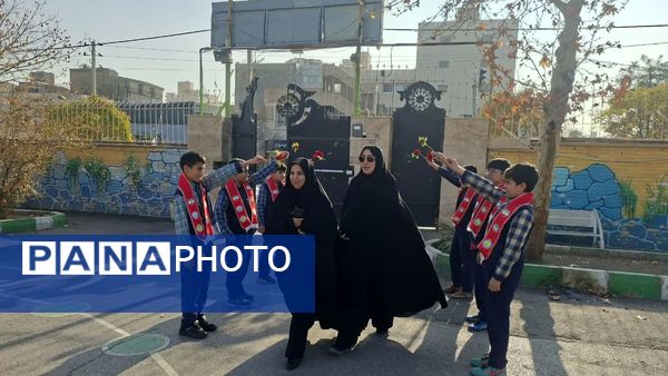 آیین نواختن زنگ پژوهش در دبستان پسرانه صدف ناحیه ۶