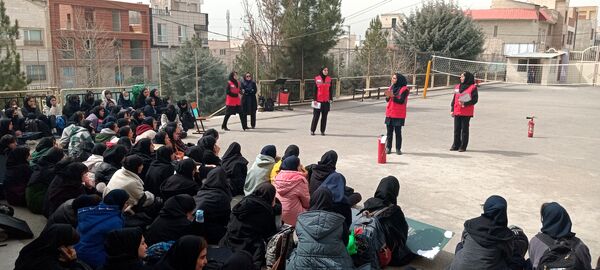 کارگاه آموزشی آشنایی با اصول ایمنی و اطفاء حریق در هنرستان آفرینش پردیس 