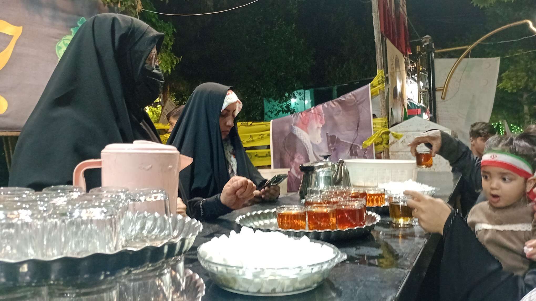 برپایی چایخانه حضرت ام البنین در حاشیه تجمعات کاشمر