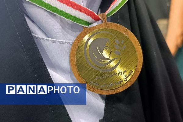  جشن «گل‌های زهرایی» در حسینیه شهدا با حضور دانش‌آموزان دبستان شهید طهرانی‌مقدم