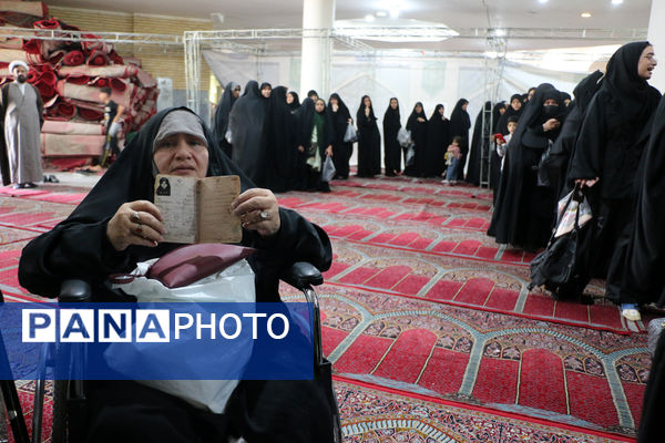 جلوه‌هایی از حضور نوجوانان قمی در شعبه‌های اخذ رای -1