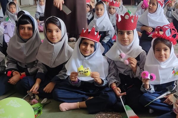 غنچه‌های امید در آغوش دبستان فاطمیه لردگان