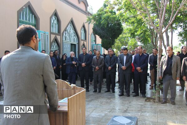 غبارروبی مزار شهدا با حضور مسئولین شهرستان سملقان