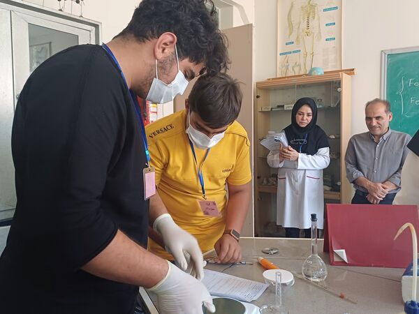 بیست و سومین دوره مسابقات آزمایشگاهی علمی مدارس در پژوهشسرای دکتر چمران شهرستان برخوار 