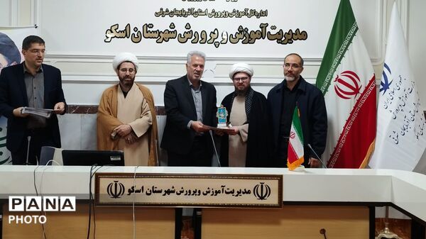 تجلیل از خادمان ساحت قرآن و عترت در آموزش و پرورش شهرستان اسکو