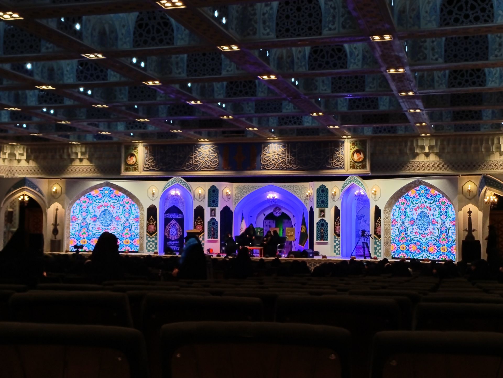 نشست ویژه بانوان پیرغلام حسینی در مشهد؛ جلوه‌ای از هم‌افزایی و معنویت