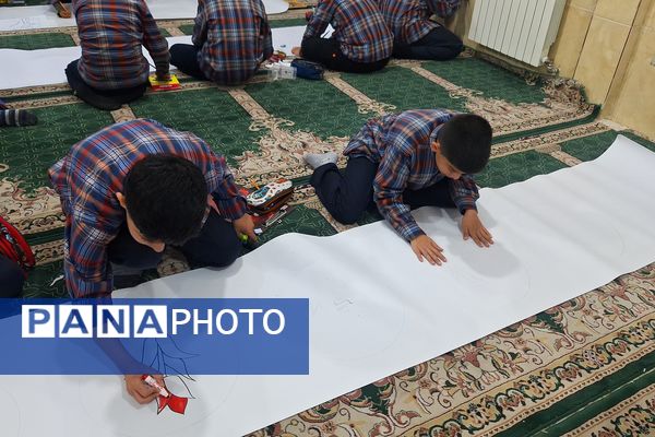 برپایی نقاشی همگانی در هفته ماها در آموزشگاه معارف۶ ناحیه ۳شیراز 