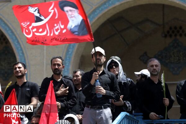 وداع با پیکر مطهر امام شهید در مصلای تهران
