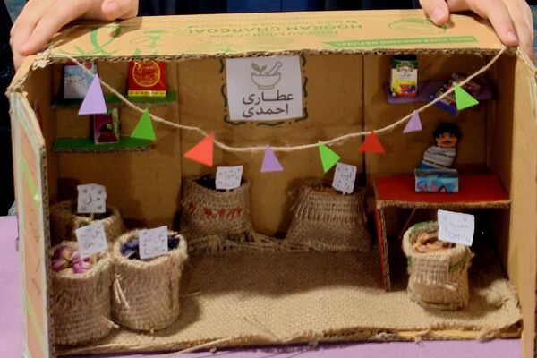 نمایشگاه پژوهش به مناسبت هفته پژوهش در دبستان حکمت نبوی ناحیه دو شهرری 