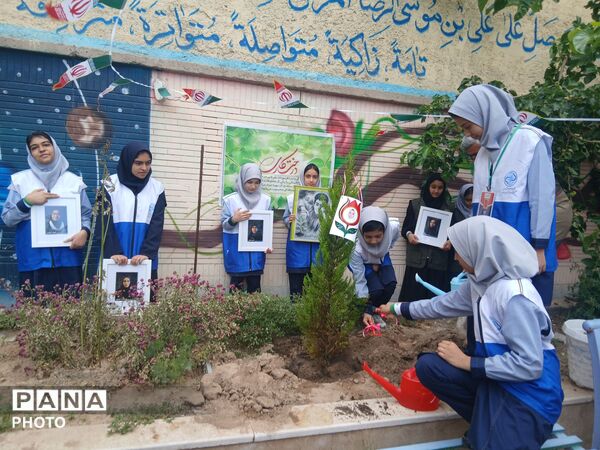 مراسم نهال امید یادواره شهید جاوید الاثر ماکان نصیری درمدرسه میثاق ناحیه ۳