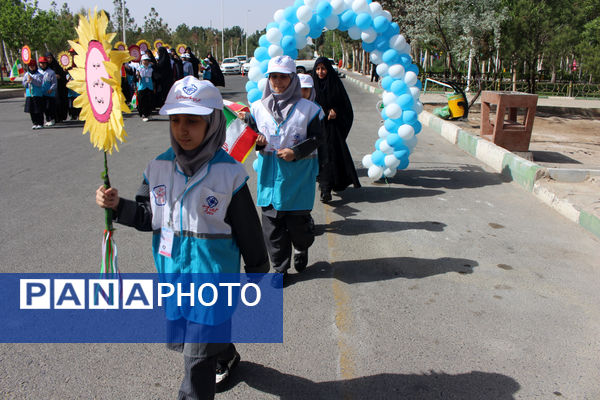 آیین افتتاحیه جشنواره رقابت‌های علمی- مهارتی سفیران سلامت استان قم