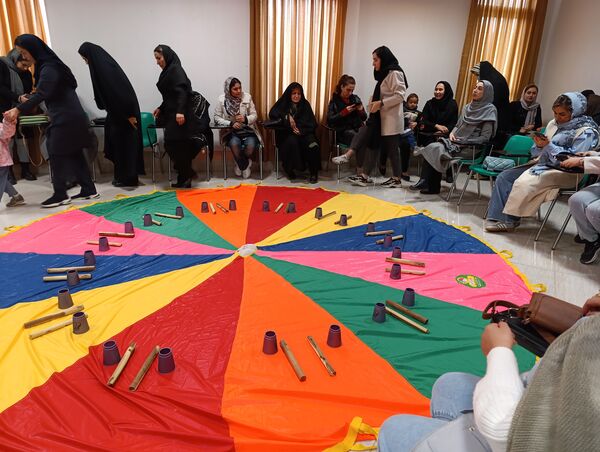 جشنواره کیک و شیرینی در مدرسه مهر و ماه آشخانه 