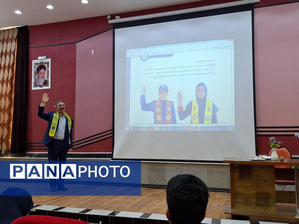 کارگاه آموزشی و توجیهی مربیان پیشتاز تربت حیدریه 