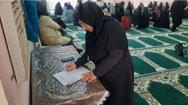 نشست صمیمی انجمن و اولیا پایه هفتم در دبیرستان فرهنگیان ناحیه۷ مشهد