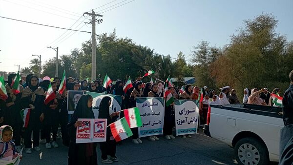 جشن پیروزی انقلاب در فین