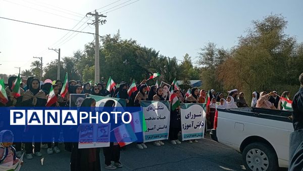 جشن پیروزی انقلاب در فین