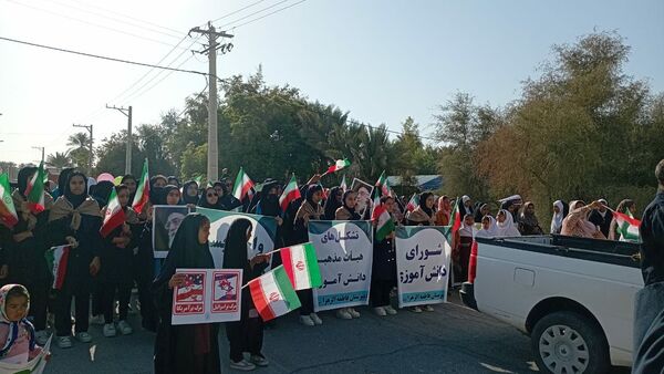 جشن پیروزی انقلاب در فین