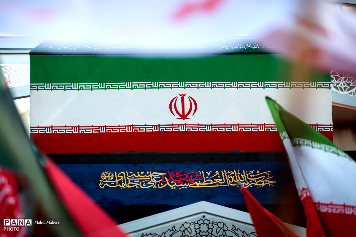 مراسم بدرقه، وداع و تشییع پیکر امام شهید در نجف اشرف 