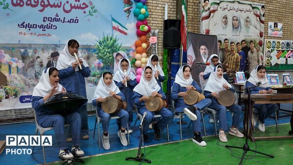 جشن شکوفه‌ها در مدرسه امیر اعلم غضنفریان