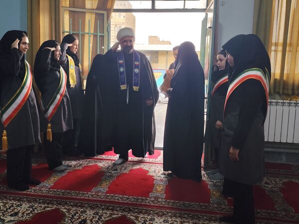 همایش یاوران انقلاب در مدرسه دخترانه  امام سجاد (ع) ناحیه 4 کرج