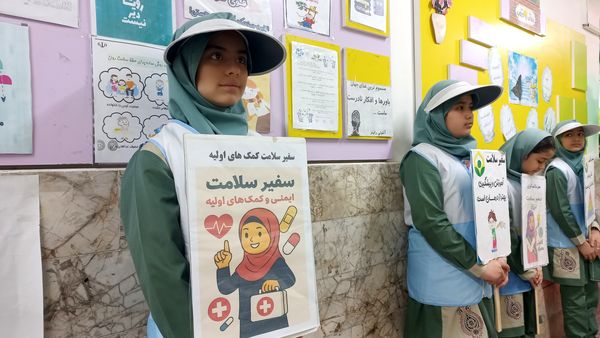 آئین افتتاحیه برنامه سفیران سلامت دانش آموزی استان خراسان رضوی در دبستان شاهد تحقیقی ناحیه ۶